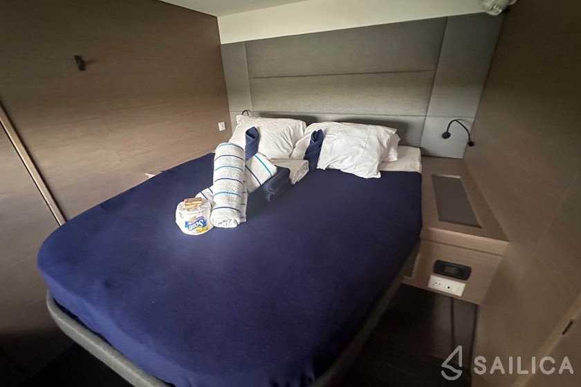 Aura 51 - Yacht Charter Sailica