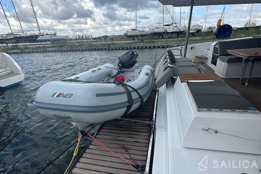 Aura 51 - Yacht Charter Sailica