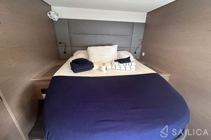 Aura 51 - Yacht Charter Sailica