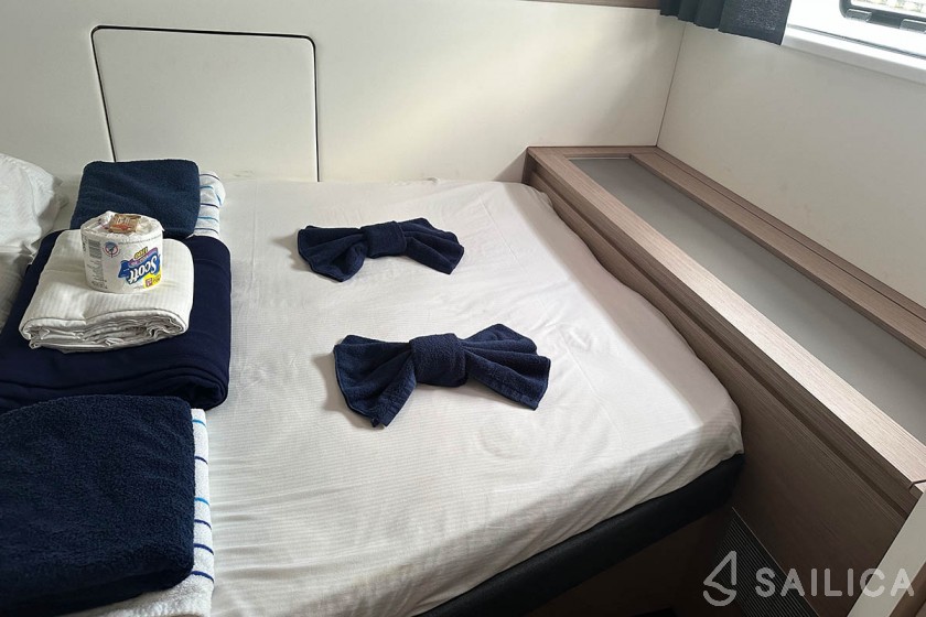 Aura 51 - Yacht Charter Sailica