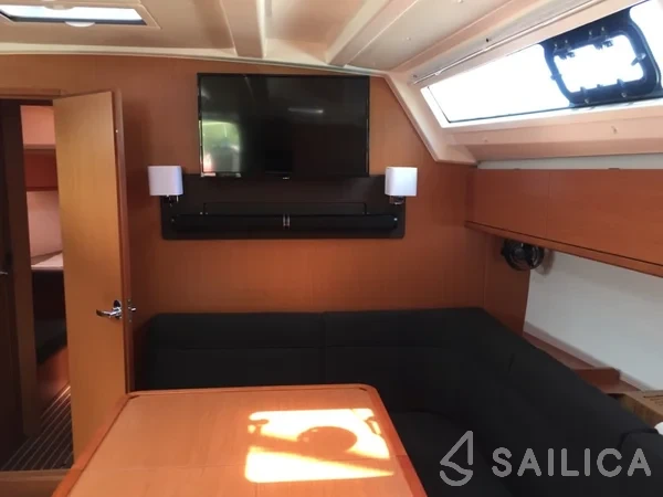 Bavaria 46 Cruiser - Photo #23 Bavaria 46 Cruiser - Yacht Charter Sailica