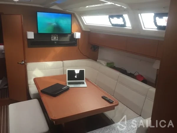 Bavaria 46 Cruiser - Photo #25 Bavaria 46 Cruiser - Yacht Charter Sailica