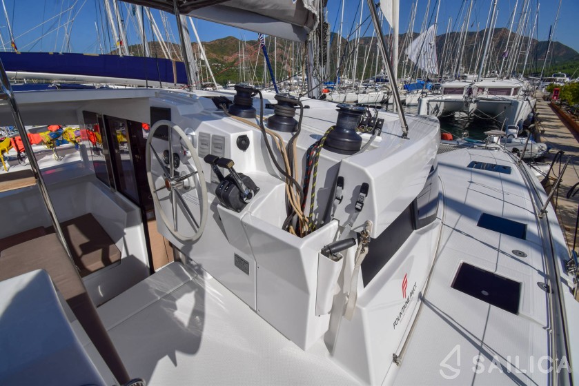 Lucia 40 - Yacht Charter Sailica