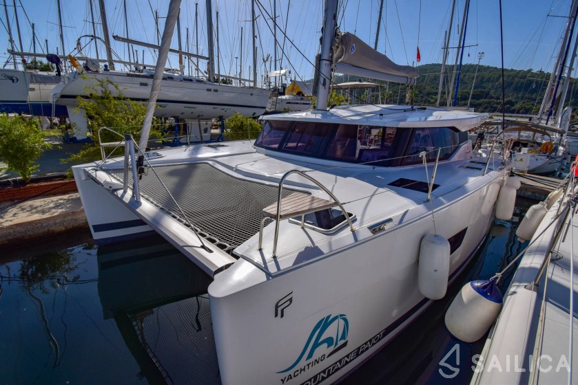 Lucia 40 - Yacht Charter Sailica