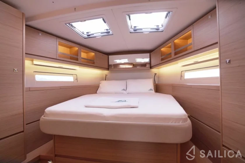 Dufour 520 GL - Yacht Charter Sailica