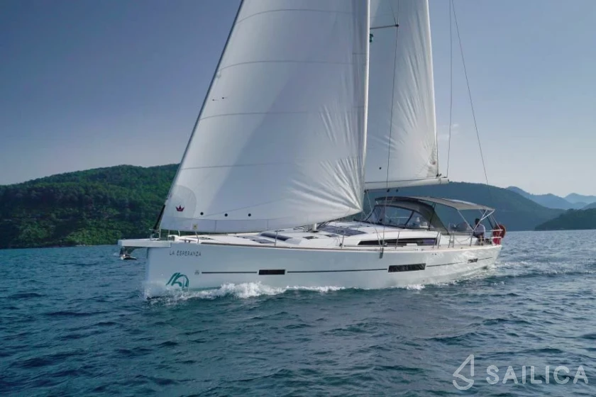 Dufour 520 GL - Yacht Charter Sailica