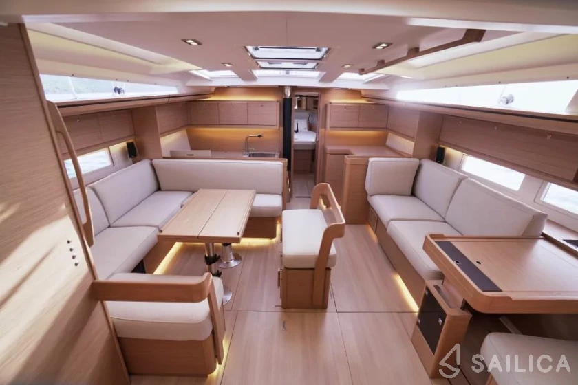 Dufour 520 GL - Yacht Charter Sailica