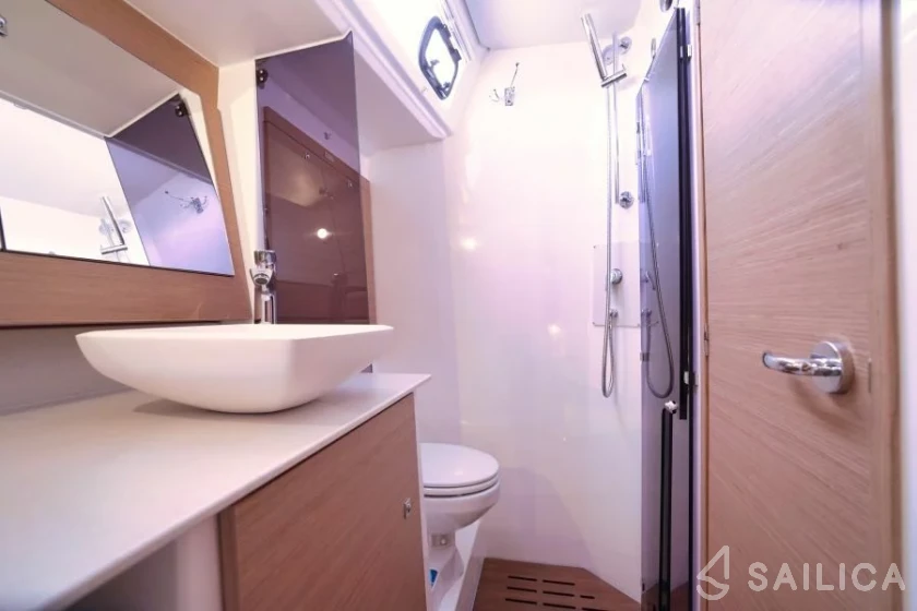 Dufour 520 GL - Yacht Charter Sailica