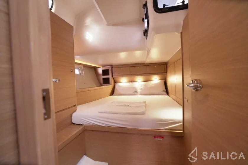 Dufour 520 GL - Yacht Charter Sailica