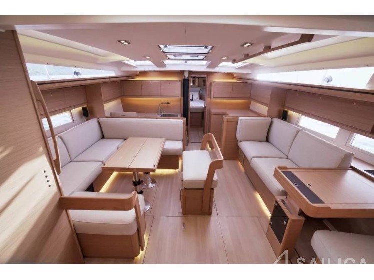 Dufour 520 GL - Yacht Charter Sailica