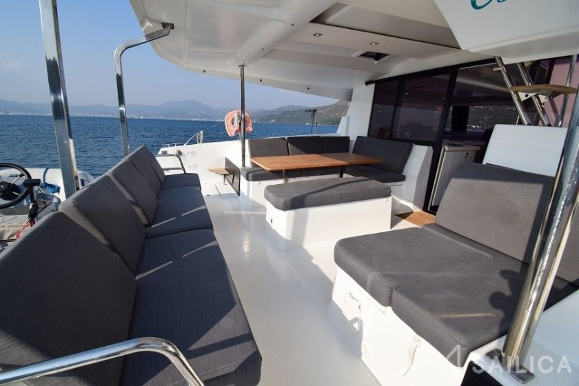 Astréa 42 - Yacht Charter Sailica