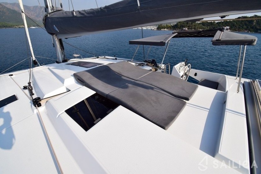 Astréa 42 - Yacht Charter Sailica