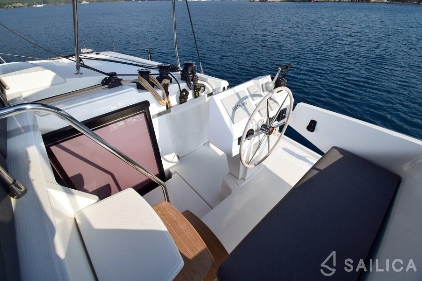 Astréa 42 - Yacht Charter Sailica