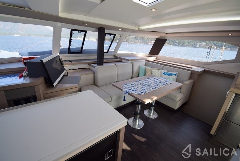 Astréa 42 - Yacht Charter Sailica