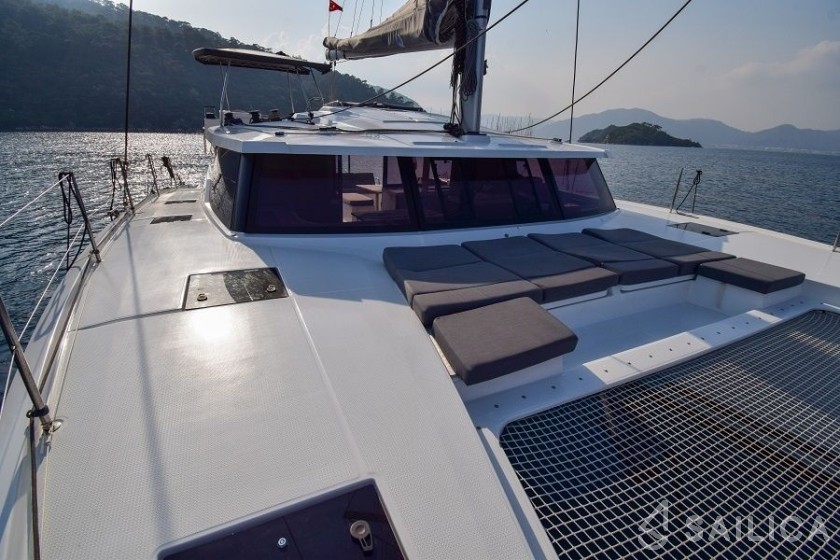 Astréa 42 - Yacht Charter Sailica