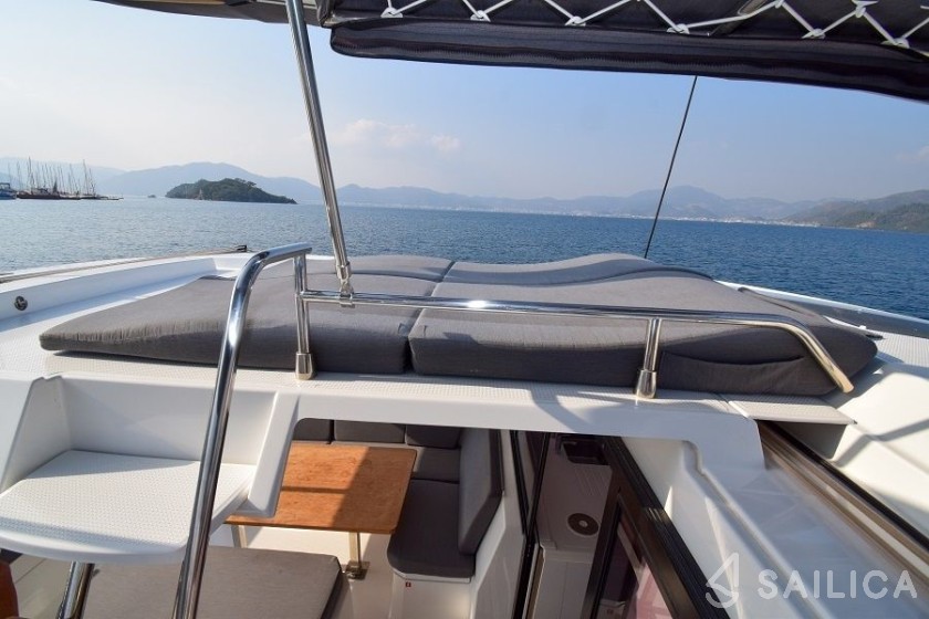 Astréa 42 - Yacht Charter Sailica