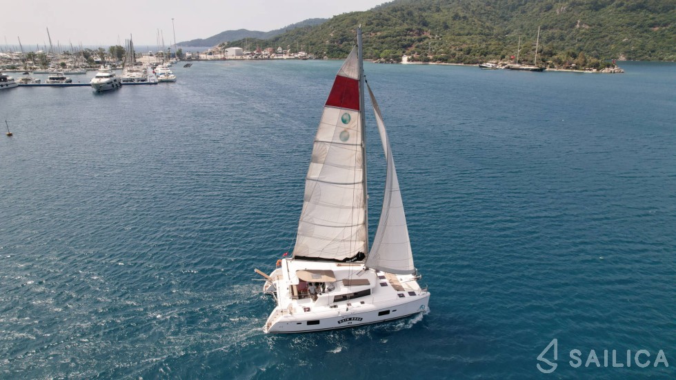 Lagoon 421 - Yacht Charter Sailica