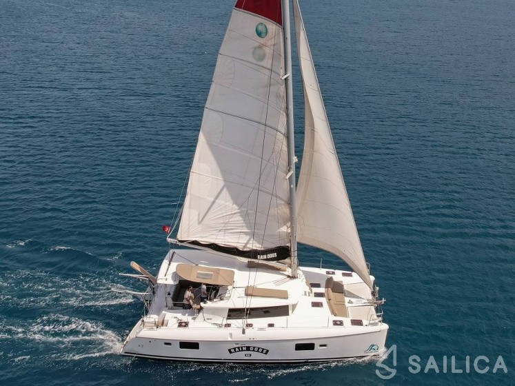 Lagoon 421 - Yacht Charter Sailica