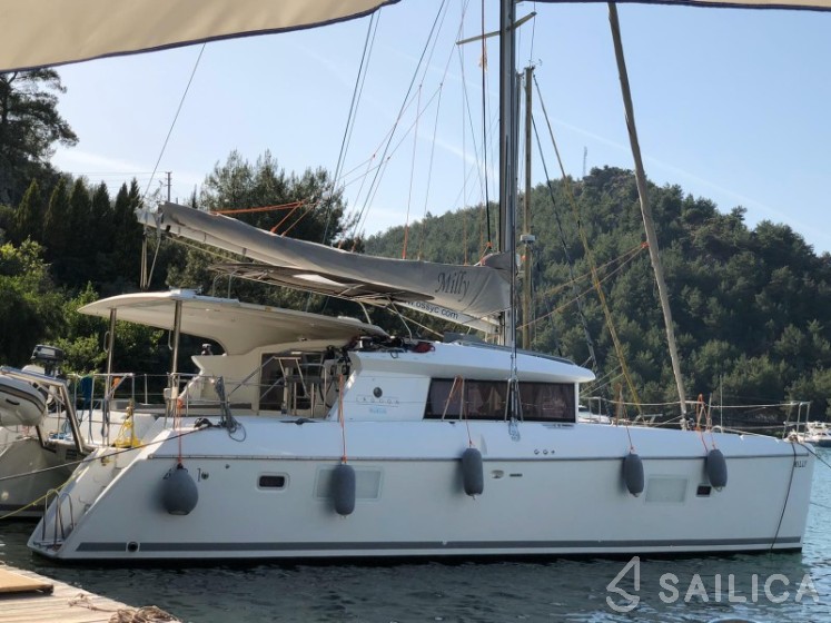 Lagoon 421 - Yacht Charter Sailica