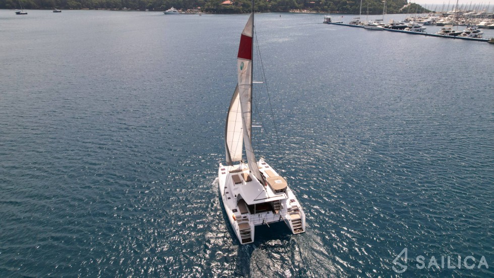 Lagoon 421 - Yacht Charter Sailica