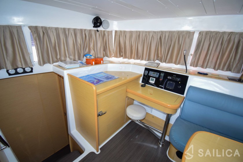 Lagoon 421 - Yacht Charter Sailica