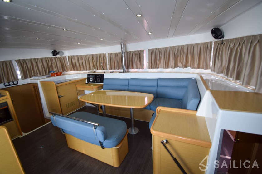 Lagoon 421 - Yacht Charter Sailica