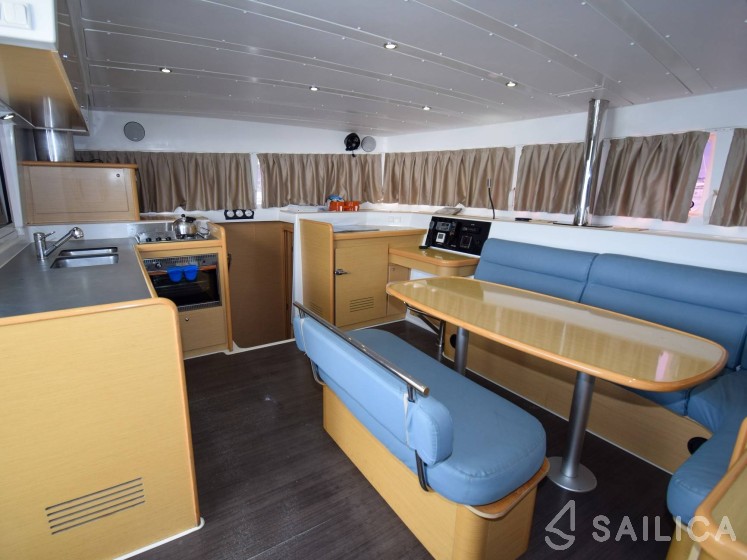 Lagoon 421 - Yacht Charter Sailica