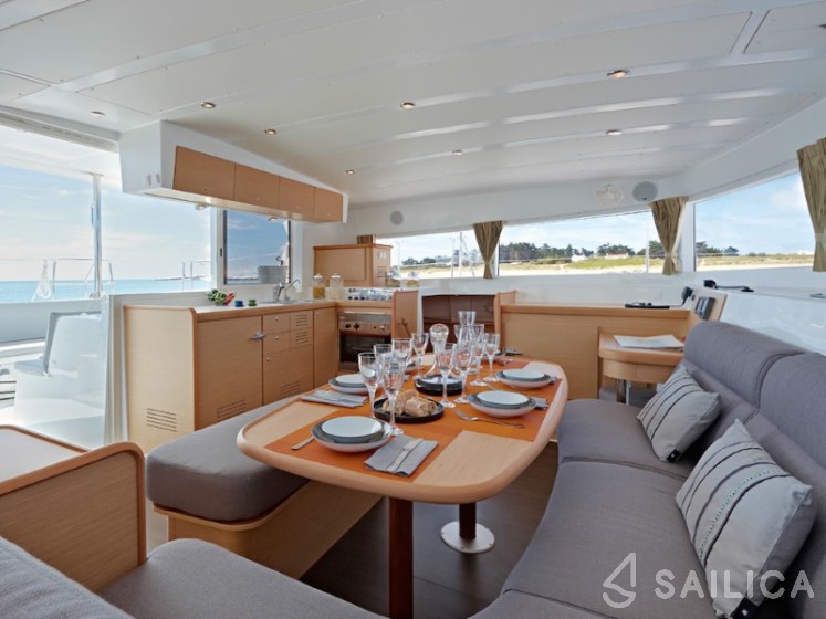 Lagoon 421 - Yacht Charter Sailica