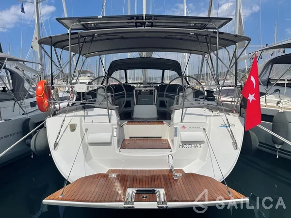Jeanneau 53 - Yacht Charter Sailica