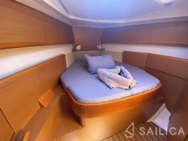 Sun Odyssey 44i - Yacht Charter Sailica