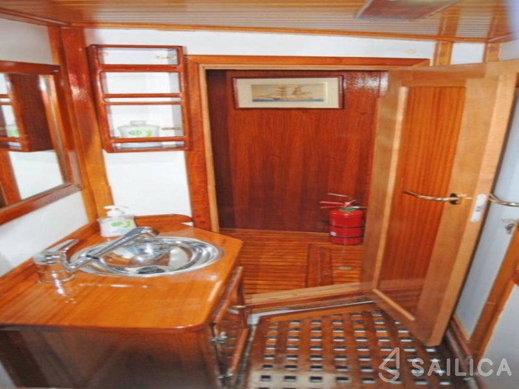 Gulet - Yacht Charter Sailica
