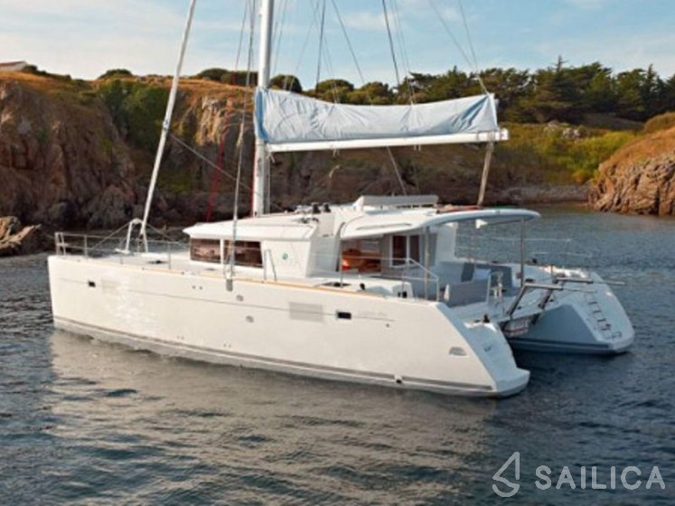 Lagoon 450  Flybridge - Yacht Charter Sailica