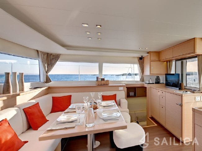 Lagoon 450  Flybridge - Yacht Charter Sailica