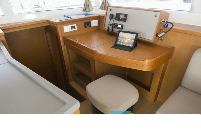 Lagoon 450  Flybridge - Yacht Charter Sailica