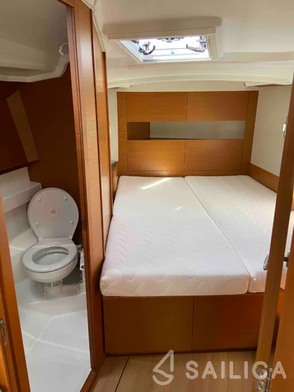 Sun Odyssey 410 - Yacht Charter Sailica