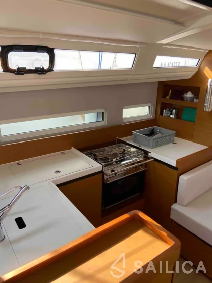 Sun Odyssey 410 - Yacht Charter Sailica