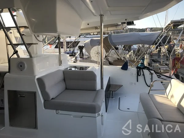 Astréa 42 - Yacht Charter Sailica