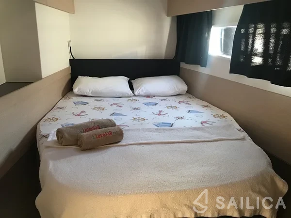 Astréa 42 - Yacht Charter Sailica