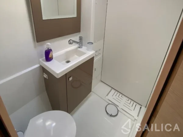 Astréa 42 - Yacht Charter Sailica