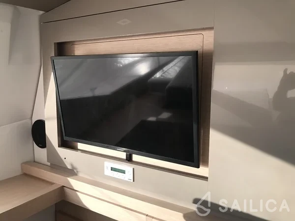 Astréa 42 - Yacht Charter Sailica