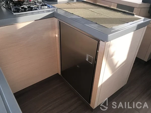 Astréa 42 - Yacht Charter Sailica