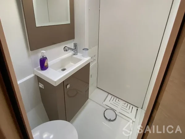 Astréa 42 - Yacht Charter Sailica