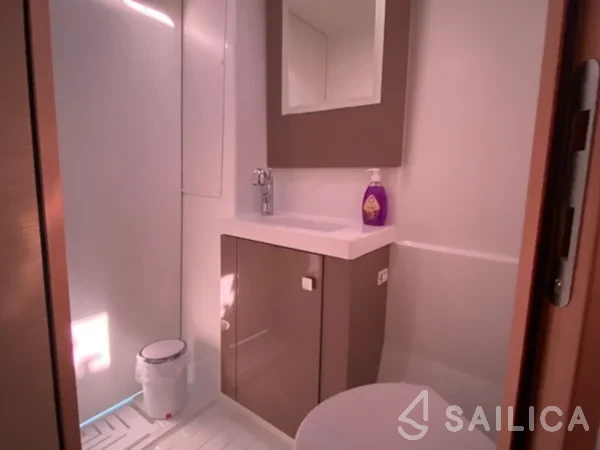 Astréa 42 - Yacht Charter Sailica