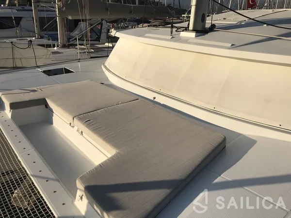 Astréa 42 - Yacht Charter Sailica