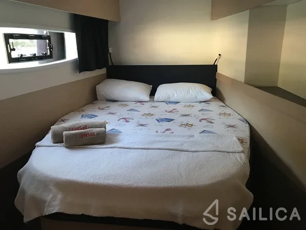 Astréa 42 - Yacht Charter Sailica