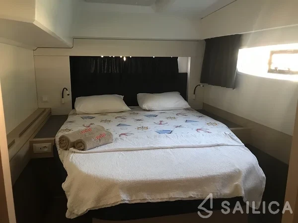 Astréa 42 - Yacht Charter Sailica