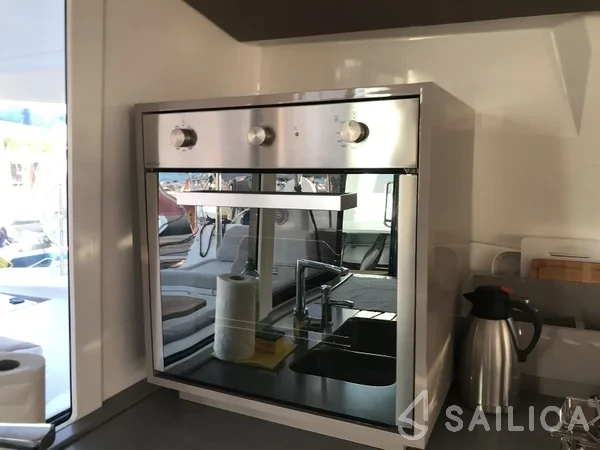 Astréa 42 - Yacht Charter Sailica