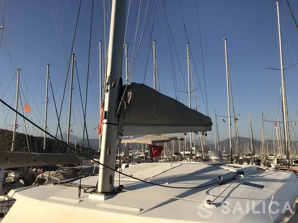 Astréa 42 - Yacht Charter Sailica