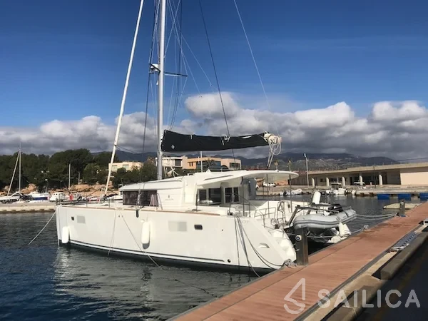 Lagoon 450  Flybridge - Yacht Charter Sailica
