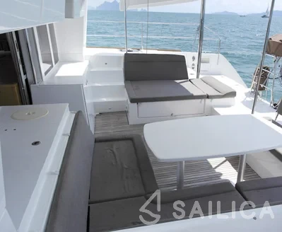Lagoon 450  Flybridge - Yacht Charter Sailica